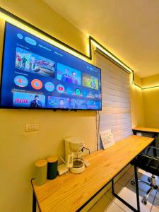 Un televizor și/sau centru de divertisment la Modern Loft #1