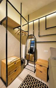 Un pat sau paturi într-o cameră la Modern Loft #1