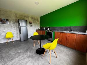 Η κουζίνα ή μικρή κουζίνα στο Villa Rivera +25 φωτογραφίες