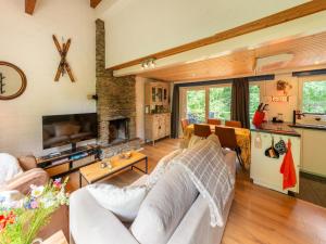 Η κουζίνα ή μικρή κουζίνα στο Chalet in Hastière near Castle