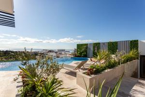 Swimmingpoolen hos eller tæt på Sea Tower