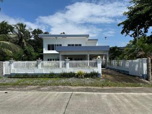 Το κτήριο όπου στεγάζεται  η παραθεριστική κατοικία