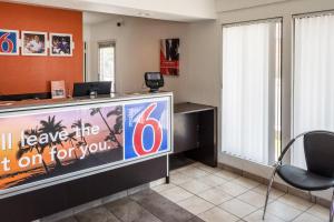 Motel 6-Bakersfield, CA - Convention Center