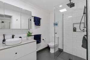 Et badeværelse på Family Beachside Getaway