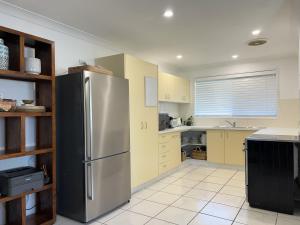 Køkken eller tekøkken på Family Beachside Getaway