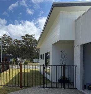 Το κτήριο όπου στεγάζεται  η παραθεριστική κατοικία