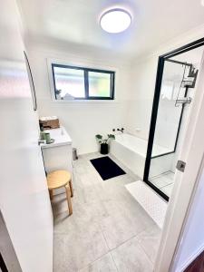 Koupelna v ubytování Nobby's Escape - Stunning Coastal Home