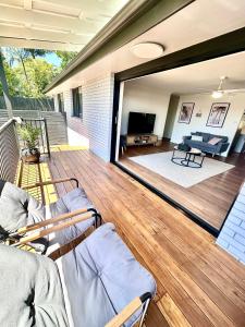 Posezení v ubytování Nobby's Escape - Stunning Coastal Home