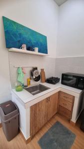 Billede fra billedgalleriet på Cozy & Spacious Sanur Studio Apartment i Sanur