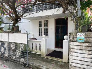 Ban công/sân hiên tại Petal Paradise