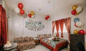 Ένα ή περισσότερα κρεβάτια σε δωμάτιο στο Ashley & Bill's Suites N'Garden