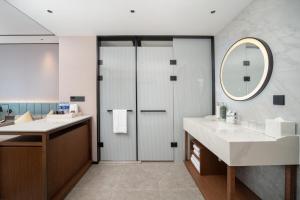 Ένα μπάνιο στο Hilton Garden Inn Shanghai Changxing Island