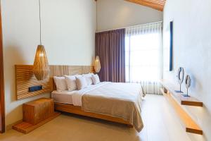 En eller flere senge i et værelse på Socis Del Boti Luxury Villas