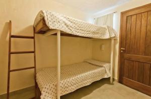 Ένα ή περισσότερα κρεβάτια σε δωμάτιο στο Monserrat Bungalows Con pileta y parrilla +16 φωτογραφίες