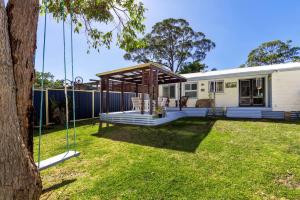 Zahrada ubytování Happy House - Pet Friendly - 5 Min Walk to Beach