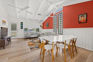 Kuchyň nebo kuchyňský kout v ubytování Happy House - Pet Friendly - 5 Min Walk to Beach + 15 fotografií