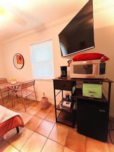 a living room with a microwave and a table at Cozy Little Bungalow in Fort Lauderdale +12 photos