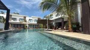 Πισίνα στο ή κοντά στο Villas LM Monterrico H8 con salida a piscina