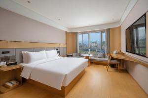 Giường trong phòng chung tại JI Hotel Chongqing Wanzhou Wanda Plaza