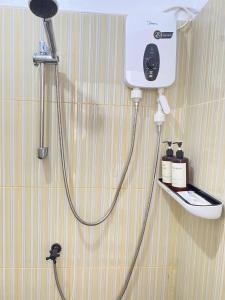 Ένα μπάνιο στο DeSila House and Pool Bangli Near Tukad Cepung Waterfall