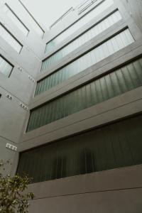 an external view of a building with green windows at Apartamento tranquilo iluminado ideal para descansar in Montevideo +4 photos