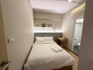 Ένα ή περισσότερα κρεβάτια σε δωμάτιο στο C2 stay Phayathai