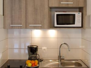 Η κουζίνα ή μικρή κουζίνα στο Studio tout confort au pied des pistes avec Wi-Fi gratuit - FR-1-358-230 +8 φωτογραφίες