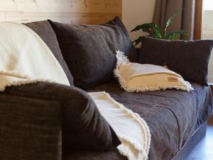 Χώρος καθιστικού στο Studio tout confort au pied des pistes avec Wi-Fi gratuit - FR-1-358-230