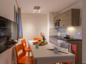 Η κουζίνα ή μικρή κουζίνα στο Studio rénové proche pistes avec balcon et WIFI, animaux acceptés - FR-1-358-235