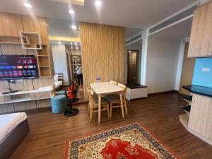 a hotel room with a table and a bed and a room at FLC Sea Tower QUY NHƠN-Codotel View Biển Quy Nhơn-Hồ Bơi-TT Thành Phố in Quy Nhon
