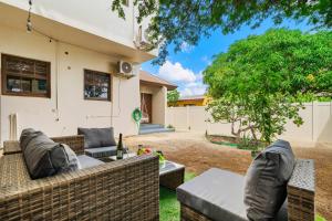 Χώρος καθιστικού στο Cozy One Bedroom Air conditioned Apartment