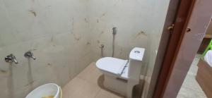 Koupelna v ubytování Monisha Residency Tiruvannamalai