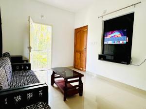 Et tv og/eller underholdning på Anandha Vibes