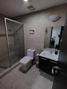 Ванная комната в Coronado Oceanfront Feel the calm ocean vibe!