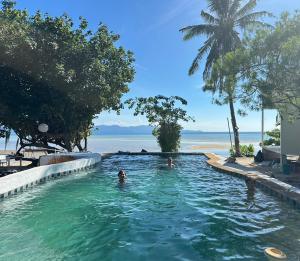 Bazén v ubytování Sama Beach Resort by Munchies Resort nebo v jeho okolí