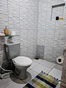 Ванная комната в Cantinho da Rainha Aparecida do Norte +1 фотография