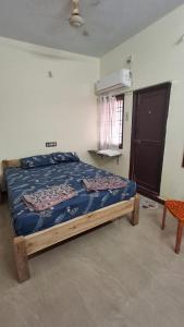 Ένα ή περισσότερα κρεβάτια σε δωμάτιο στο AMC Comfort Inn