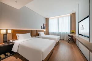 Imagine din galeria proprietății GLaDoRe Shenzhen Hotel în Shutianbu