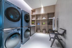 Imagine din galeria proprietății GLaDoRe Shenzhen Hotel în Shutianbu