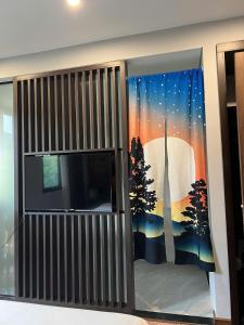 Μια τηλεόραση ή/και κέντρο ψυχαγωγίας στο Nghỉ Dưỡng Khoáng Nóng - Lynn times Thanh Thủy, Phú Thọ