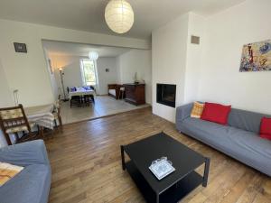 a living room with a couch and a table at Maison familiale charme 8 pers, St-Gildas de Rhuys, jardin clos - FR-1-775-56 in Saint-Gildas-de-Rhuys
