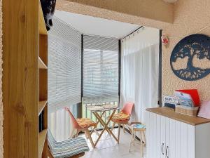 a room with two chairs and a table and a window at Appartement T2 avec Piscine à Vieux-Boucau - FR-1-857-52 in Vieux-Boucau-les-Bains