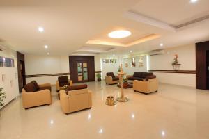 Χώρος καθιστικού στο HOTEL SRIVATSA REGENCY