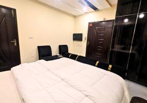 Μια τηλεόραση ή/και κέντρο ψυχαγωγίας στο Hayat Lodges & Hotel