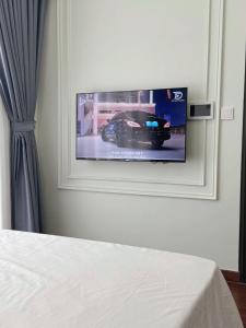 a flat screen tv hanging on a wall at Studio Apt OceanPark in Kon Rung (1)