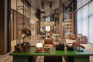 武漢市にあるWANDA YI Wuhanのリビングルーム(ランプ付きテーブル付)