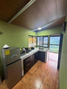 Kuchyň nebo kuchyňský kout v ubytování Cabaña Vista al Valle