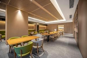 Et opholdsområde på JI Hotel Chongqing Nanbin Road Crown International River View