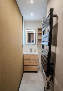 a bathroom with a sink and a mirror at Val Thorens Cosy Pieds des pistes Centre Val Thorens 2 chbres in Val Thorens