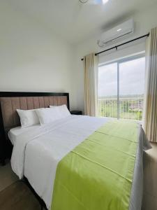 Кровать или кровати в номере Celestial Negombo Pool View Resort Apartments